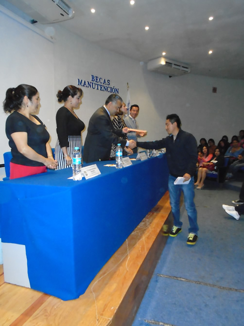 Entrega de Becas manutención