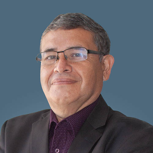 Dr. Víctor Esteban Reyes Cruz