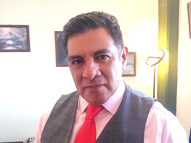 Carlos Robles Acosta