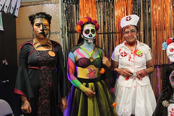 El arte del maquillaje en Día de Muertos 2