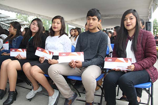 apoyos y becas a alumnos UAEH