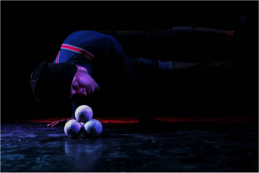 Fusiforme combate el absurdo en el Teatro La Garza