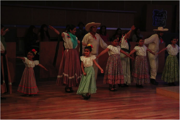 Celebra UAEH encuentro internacional folklórico infantil