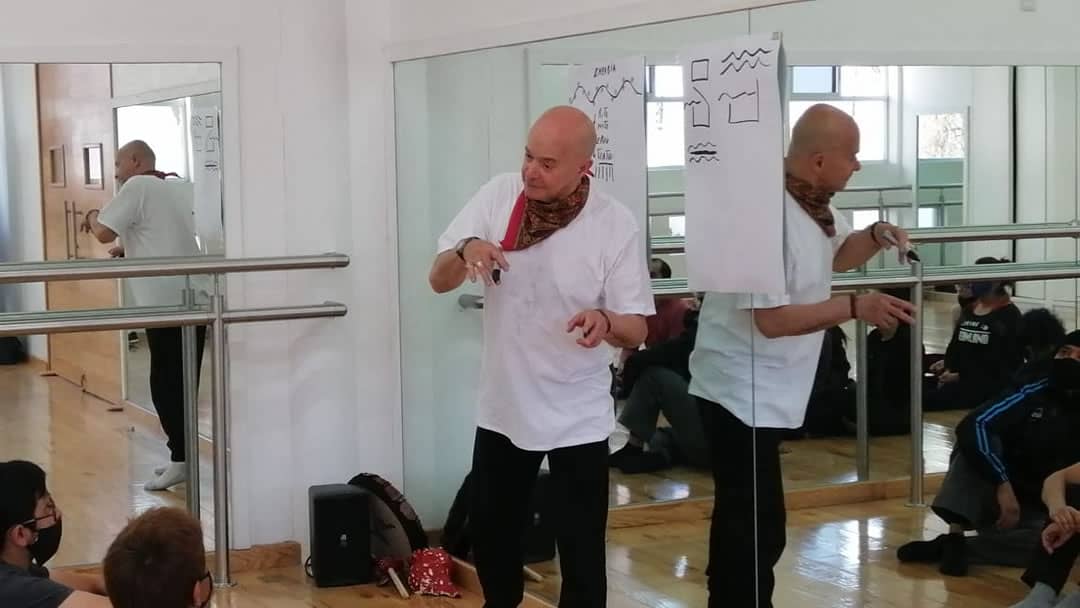 Actores universitarios reciben taller del maestro Nicolás Núñez