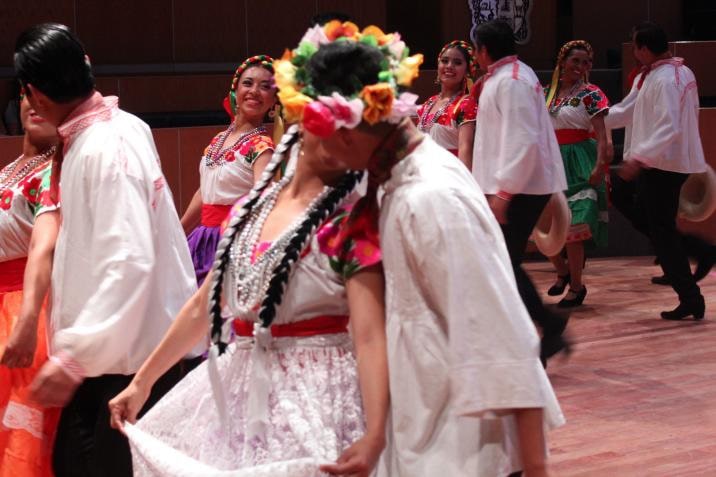 Ballet Folklórico se presenta en Aula Magna