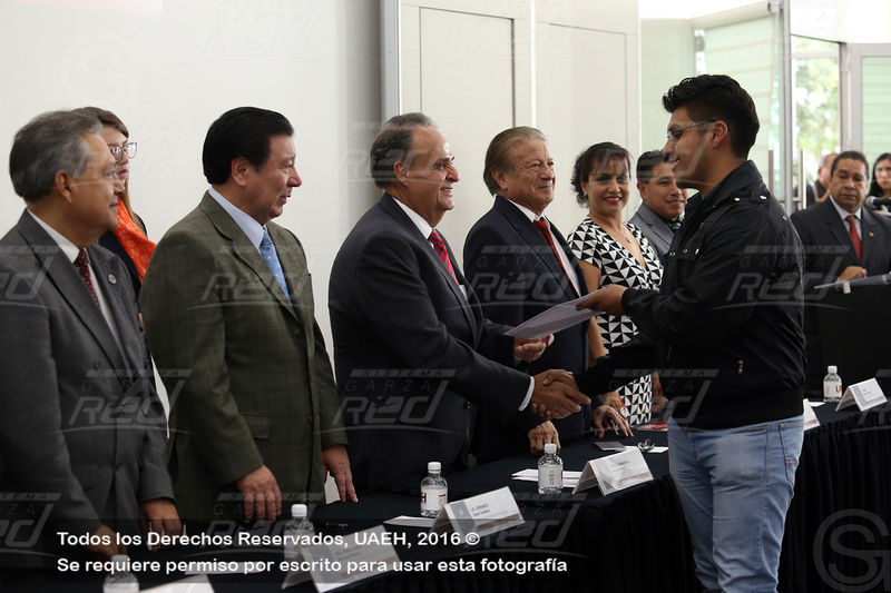 Boletin 550 Reciben Becas Alumnos De Bachillerato Y